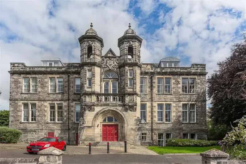 1 Bed Flat Dunfermline City Centre - Modern Apartment