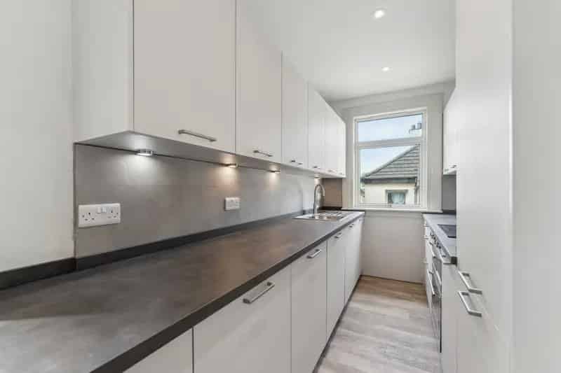 Upgraded 2-Bedroom Flat in Knightswood Near Transport Links