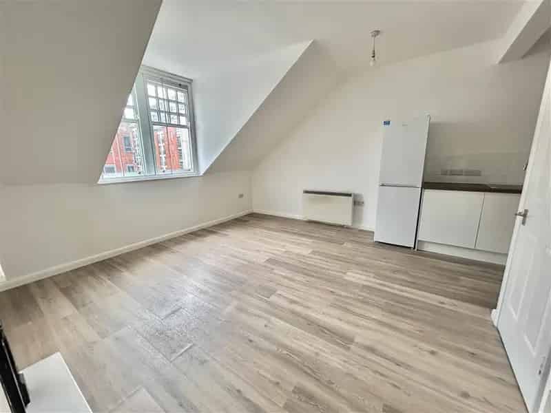 One Bedroom Apartment in Regent Mews City Centre