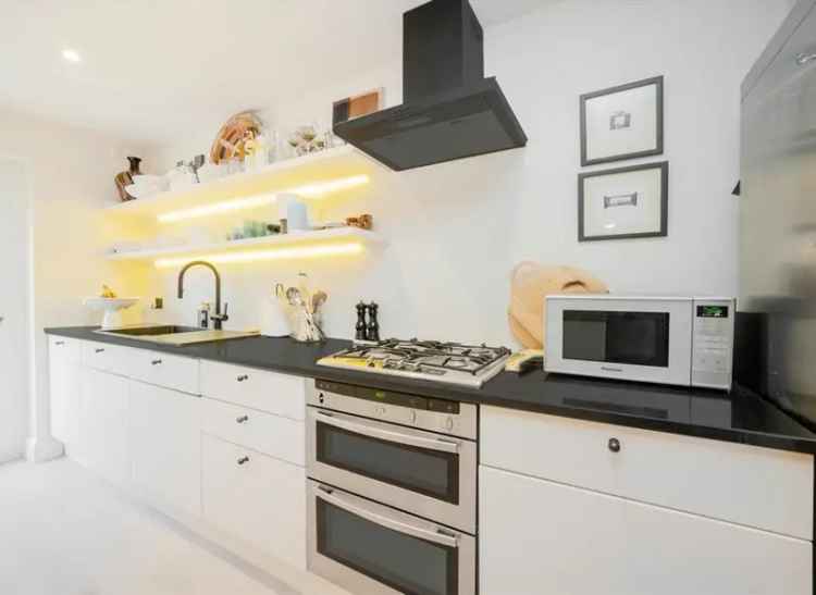 2 Bed 2 Bath Top Floor Apartment Belsize Grove