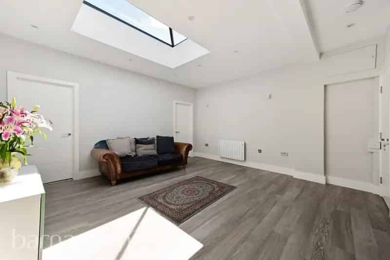 Flat For Sale , London, England