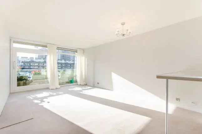 Flat to rent in Barbican, Barbican, London EC2Y