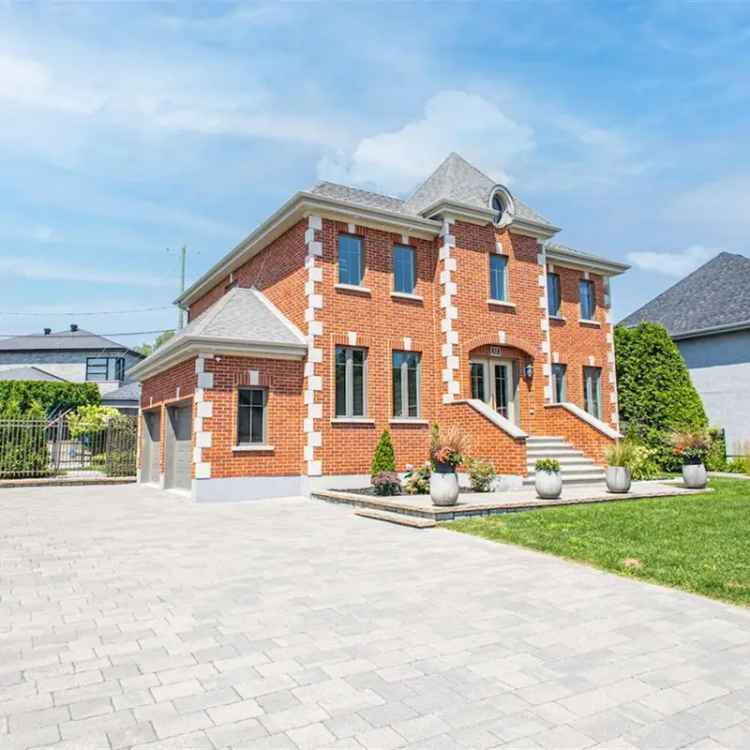 Luxury House for Sale Near Schools and Highways