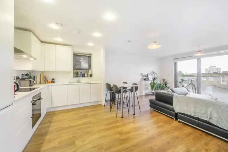 3 Bedroom Flat for Sale in Dalston Square