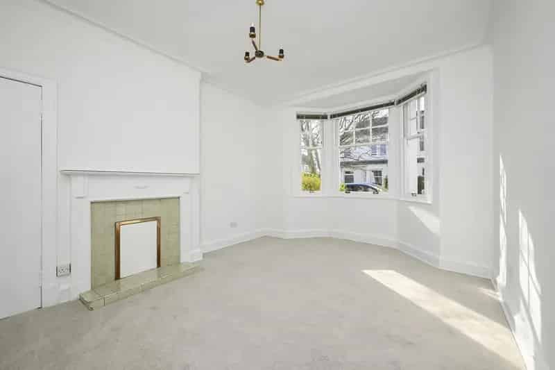 3 Bedroom Semi-Detached House for Sale in Corstorphine