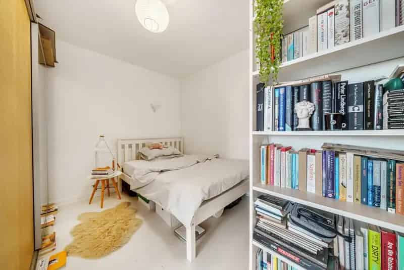 Studio Apartment near Wandsworth Town Station - Open Plan Living Balcony