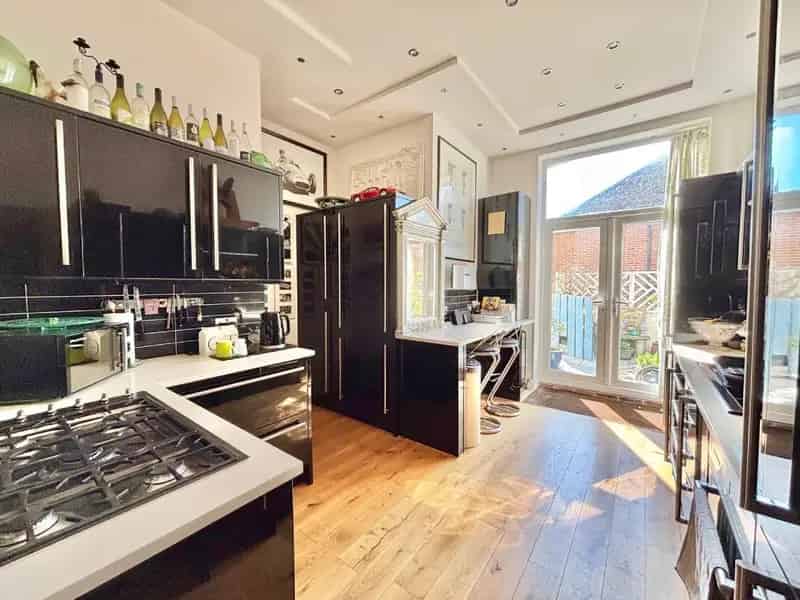 1 Bed Flat for Sale - Stunning Apartment with Private Terrace and Parking
