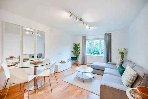 2 Bedroom Flat 93 m² London Ground Floor