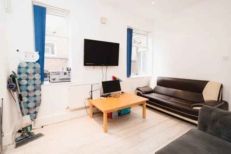 4 Bedroom Furnished House Share to Rent