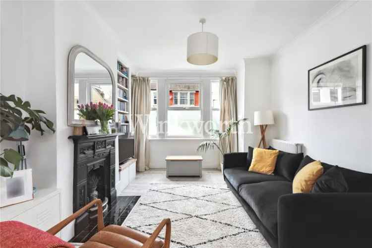 2 bedroom house in London
