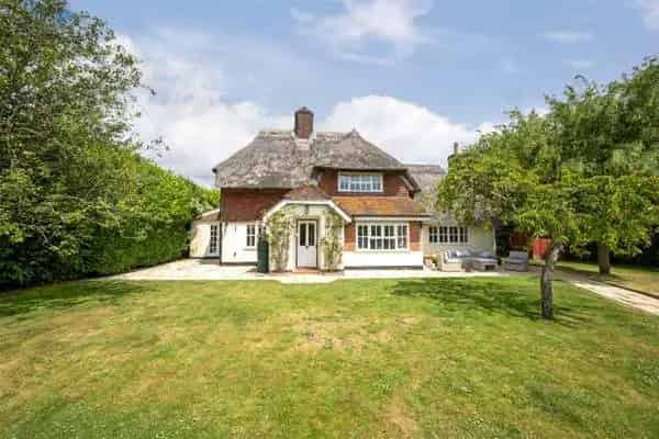 Character Cottage Berkshire Downs - Flexible Accommodation & Tranquil Setting