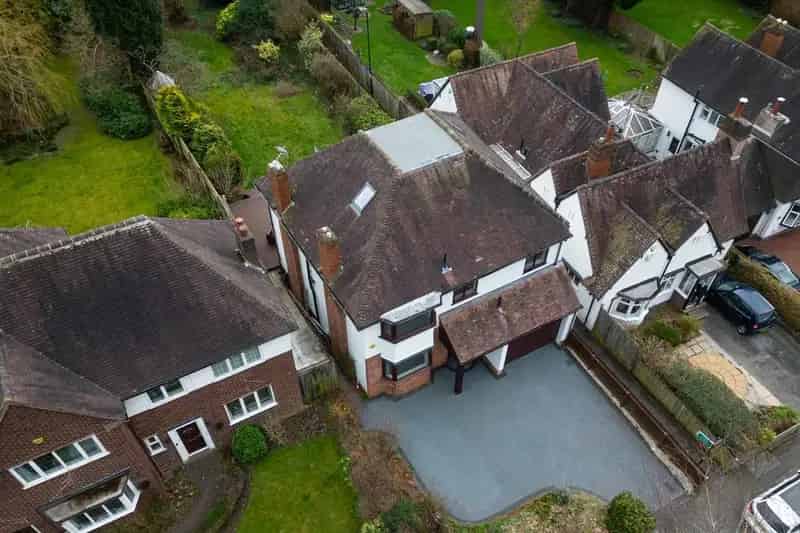 5 Bedroom Detached House For Sale Town Centre Location