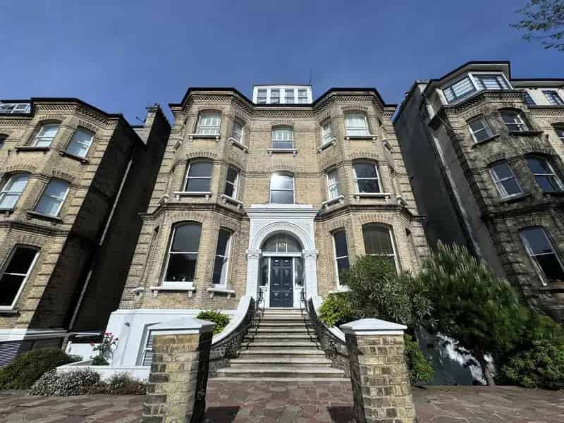 3 Bedroom Apartment to Rent Hove Seafront