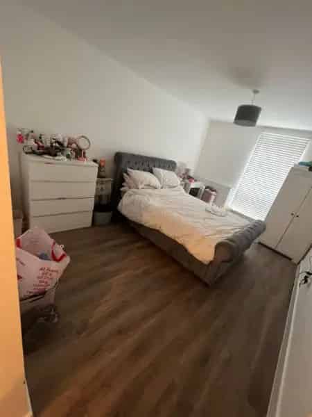 Ground Floor 2 Bed Flat Dover Parking Near Tesco and Schools