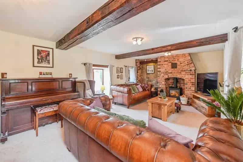 Three Bedroom Barn Conversion Derbyshire