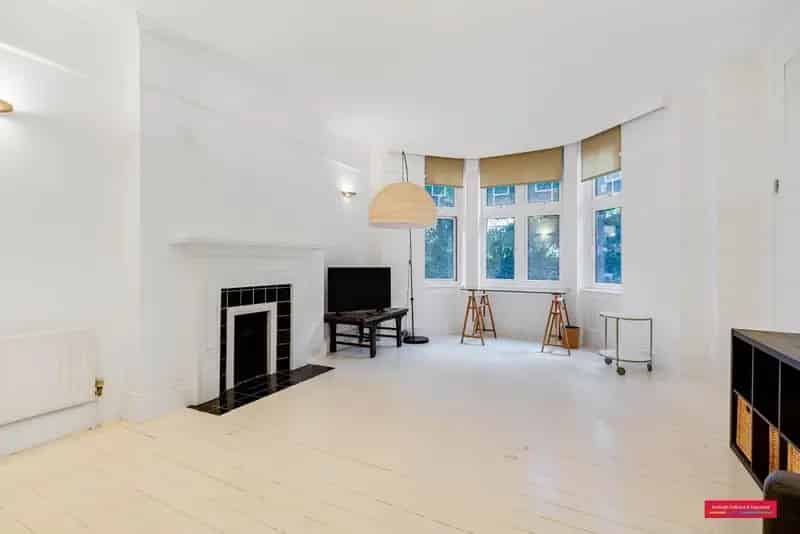 Two Bedroom Property Near Baker Street Station