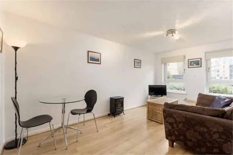 1 Bed Flat - Ground Floor with 1 Reception Room