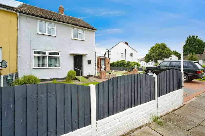 2 bedroom semi-detached house for sale
