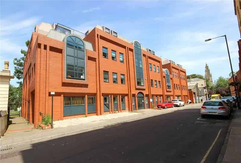 2 Bedroom Apartment for Sale near Cabot Circus Bristol