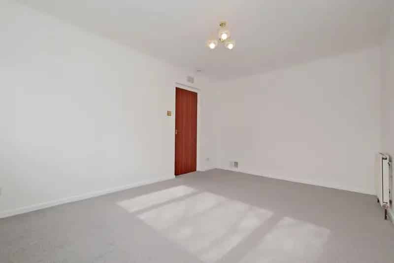 2 Bedroom Flat in Ellon with Exclusive Garden - Newly Upgraded