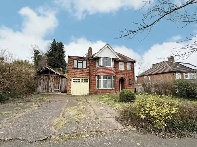 4 Bedroom Detached House Requiring Renovation