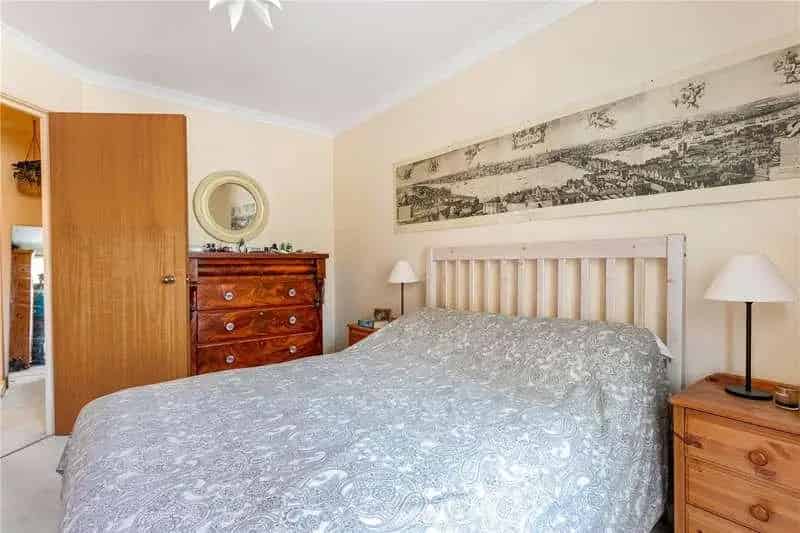 2 Bed Flat for Sale in Aldgate - 688 sq ft
