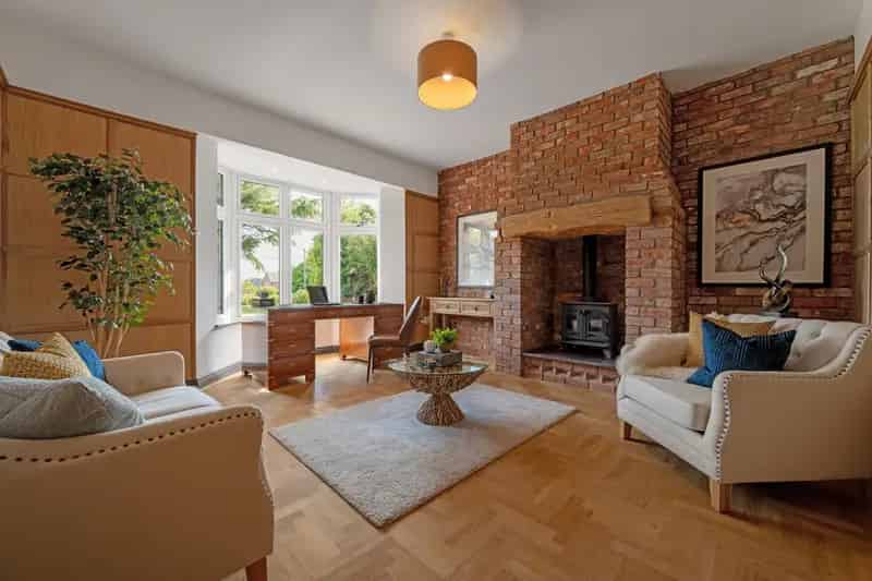 5 Bedroom Detached House for Sale Solar Panels Air Source Heat Pump