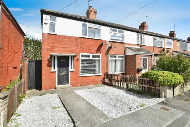 2 Bedroom End Terrace House for Sale