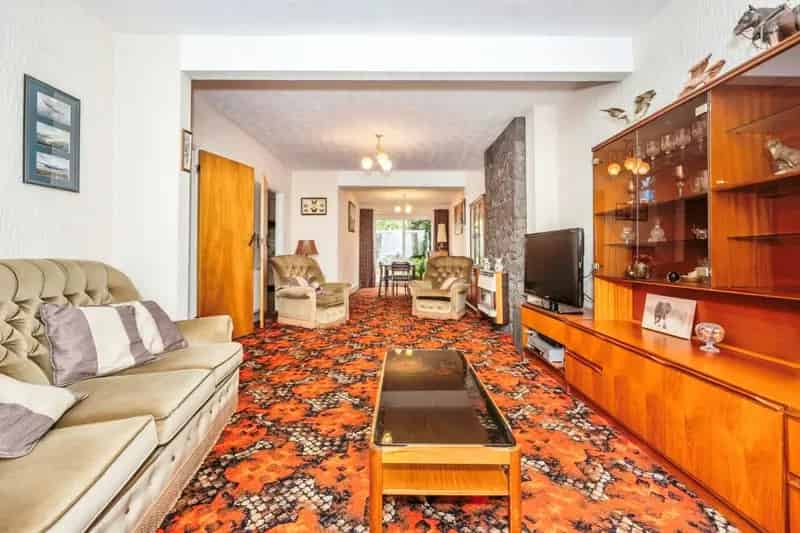 3 Bed Semi-Detached House with Garage and Large Garden