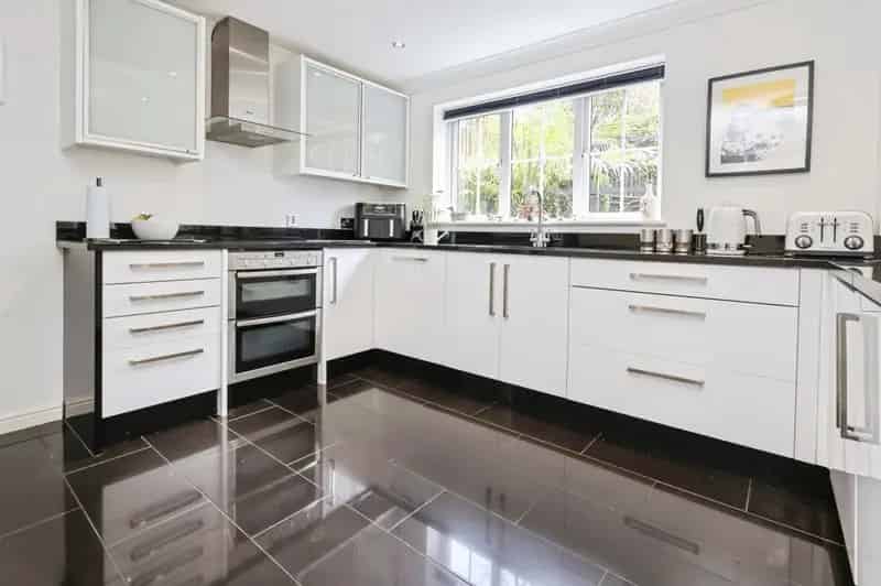 4 Bed Detached House for Sale