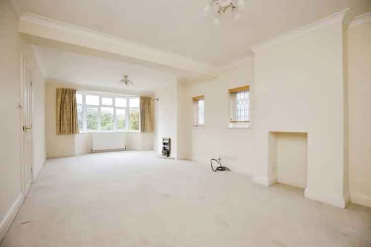 House For Sale in Main Road, Middleton Cheney, England