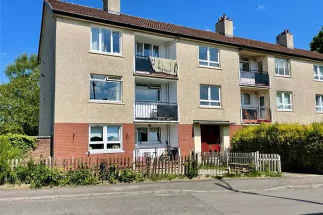 Spacious 2-Bedroom Flat Hillend Road Lambhill Glasgow