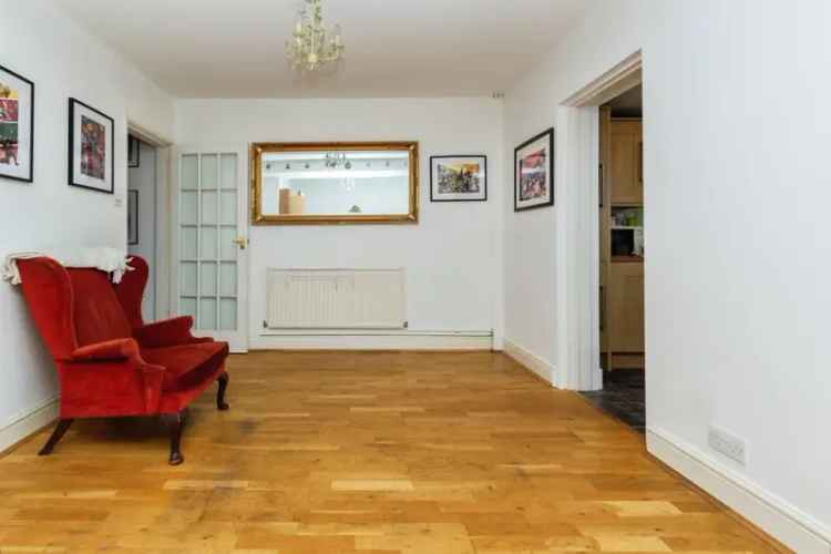 House For Sale in Plantation Road, Heath and Reach, England