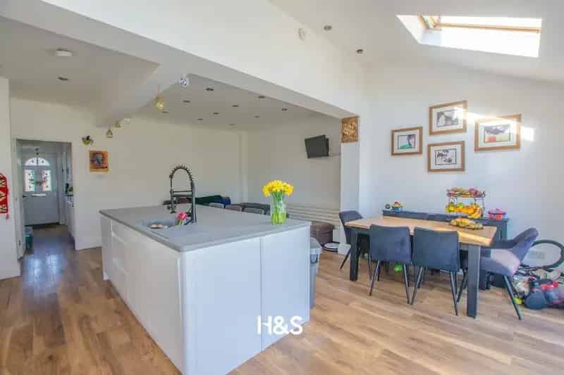 4 Bedroom Semi-Detached House For Sale