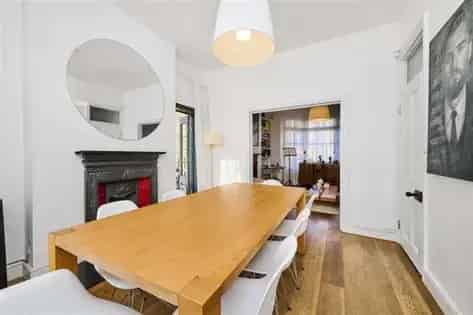 3 Bedroom 117m² Victorian Flat London