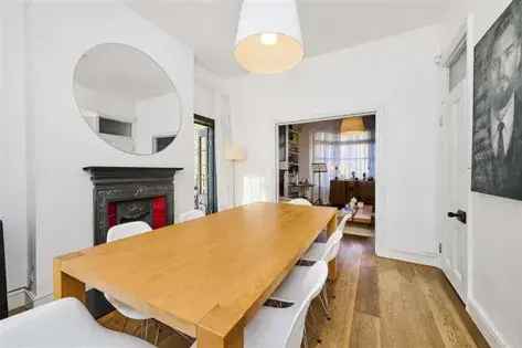 3 Bedroom 117m² Victorian Flat London