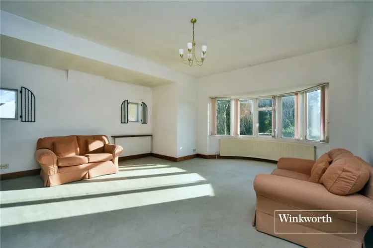 7 bedroom house in Sutton