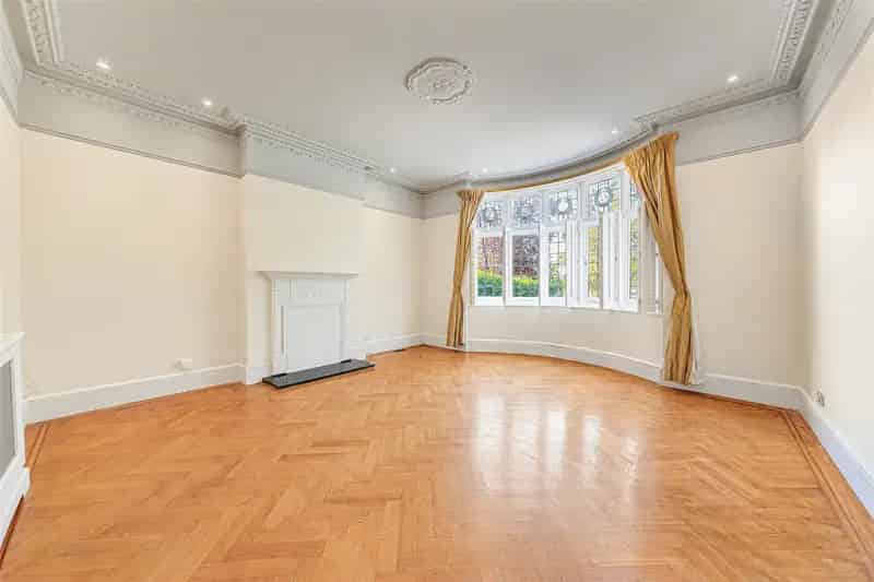 5 Bedroom Detached House to Rent