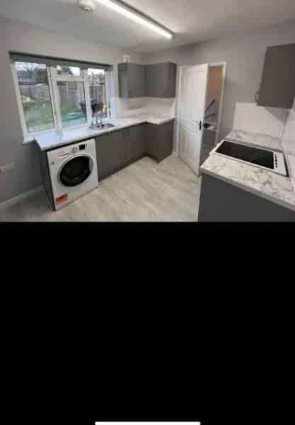 3 or 4 Bedroom House in Chertsey - Large Bedrooms