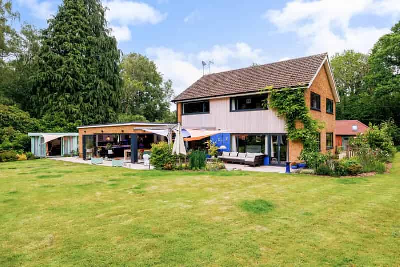4 Bedroom Detached House with 1 Acre Garden Normandy
