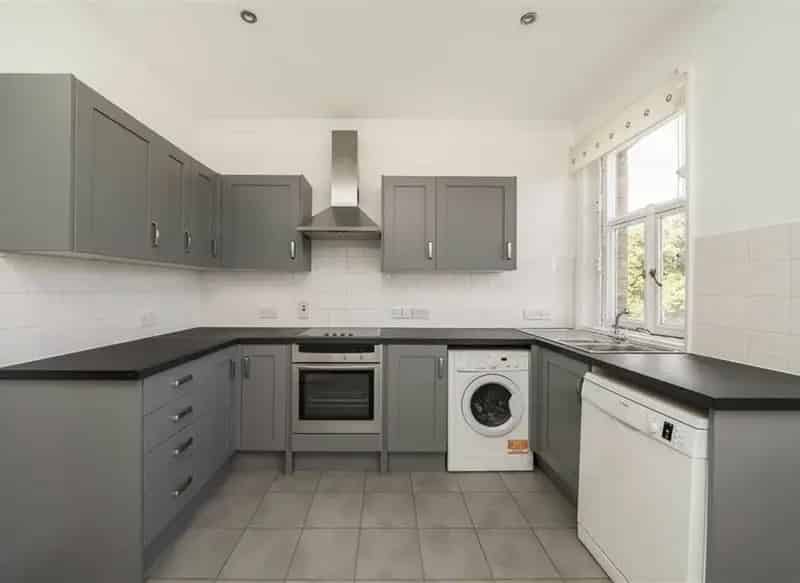 2-Bed 2-Bath Apartment Kensington High Street