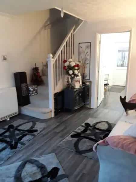 Lovely 2 Bedroom Terraced House New Bathroom Kitchen Long Garden