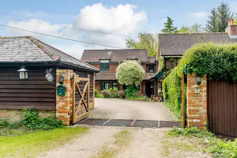 6 Bedroom Country Farmhouse with Guest Annexe and Stables New Forest