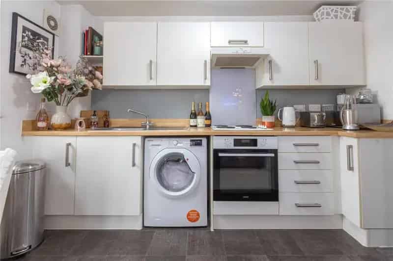1 Bedroom Apartment Henbury Modern Design Parking