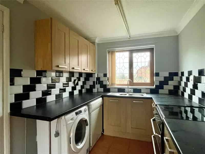 Three Bedroom End Terrace House Wood End Large Garden