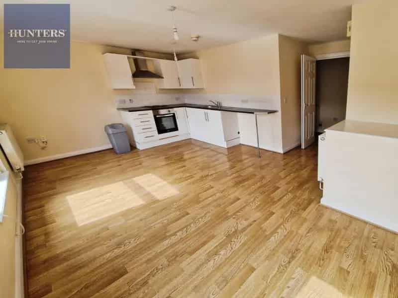 1 Bedroom Flat for Sale - Modern and Convenient
