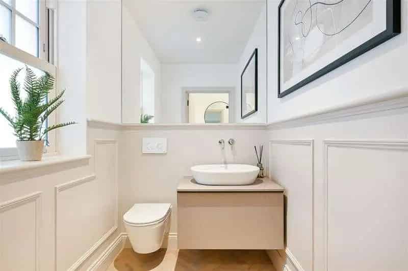 4 Bed Townhouse Near London - Modern & Convenient
