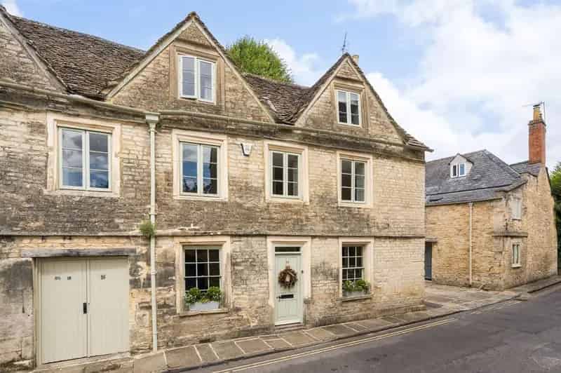 3 Bedroom Townhouse for Sale in Cirencester