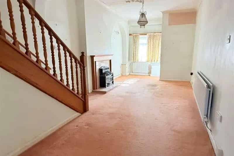 2 bed house for sale