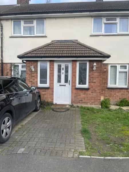 3 Bed House with Large Garden Drive and Potential 4th Bedroom
